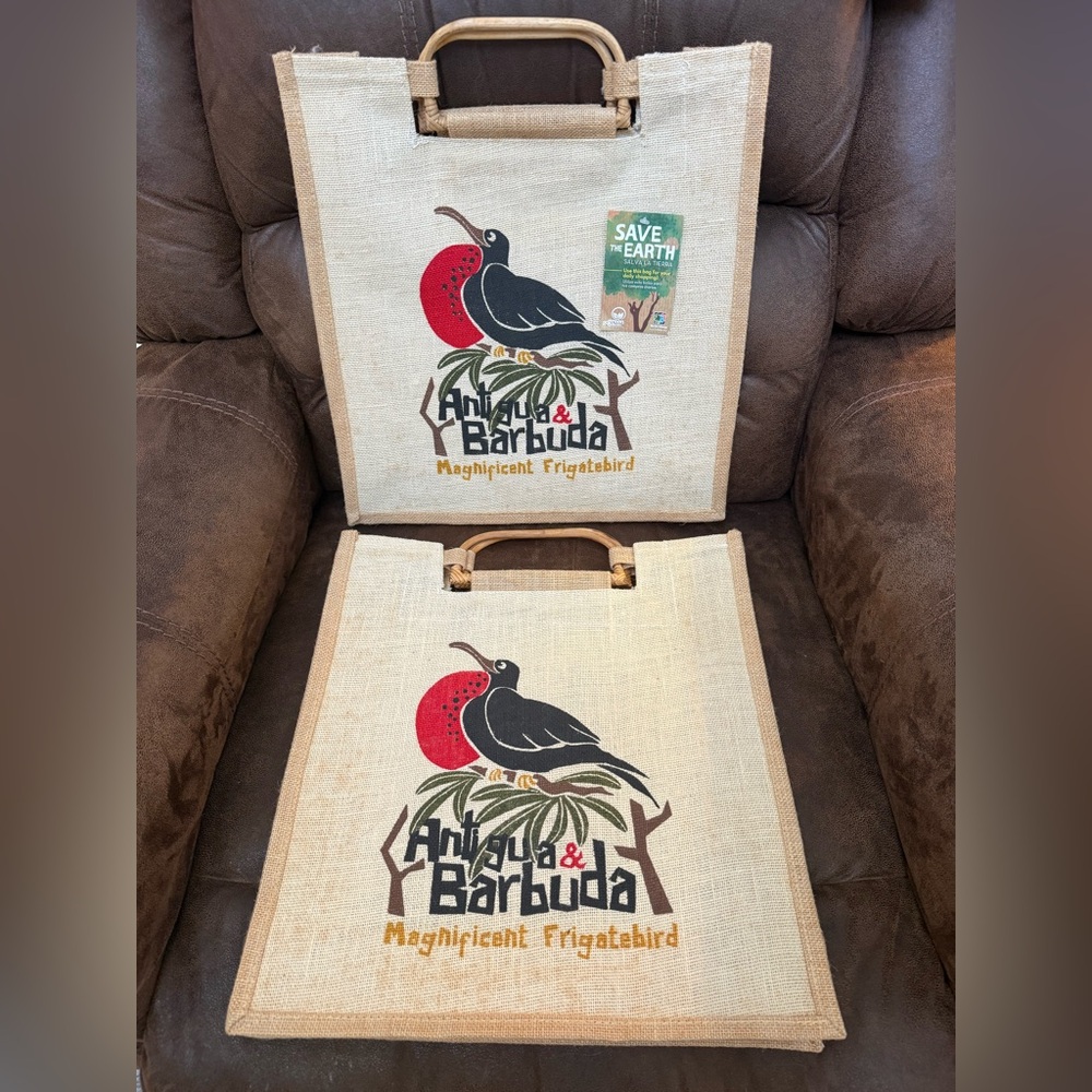 🎃FREE W/PURCHASE burlap tote bags w/a Frigatebird & wooden handle.